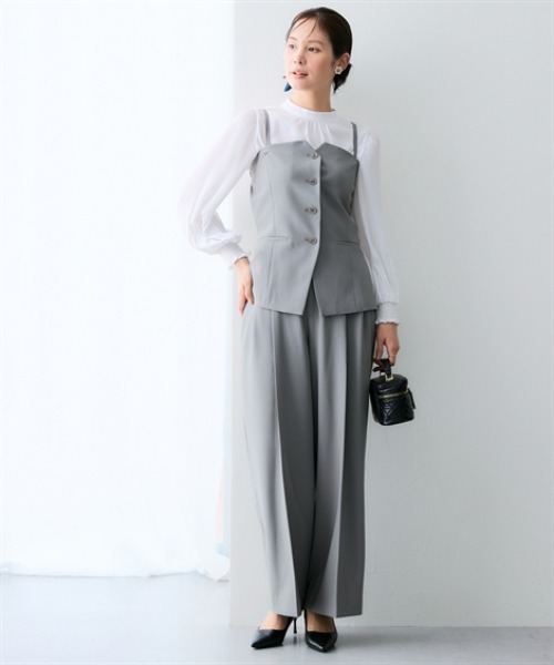 7days Life Styling（セブンデイズライフスタイリング）の「【みさとさんコラボ】フロントボタンビスチェ（しわになりにくい・UVカット）＜大きいサイズ有＞（スーツセット・レディース・グレー/ブラック・M/L/LL/3L）」の4枚目の写真