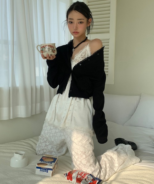 UNE MANSION(ユヌマンション)の「【UNE ORIGINAL】ラグジュアリーレースレイヤードキャミソールワンピース(キャミソール・レディース・ブラウン/ネイビー/アイボリー・FREE)」の1枚目の写真