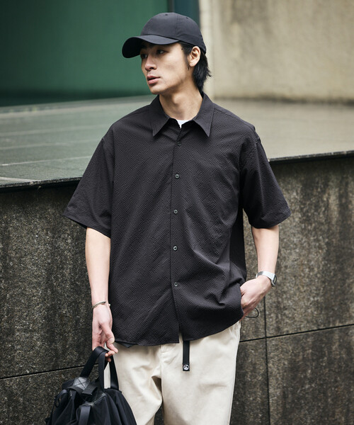 FREAK'S STORE(フリークスストア)の「<UVカット・接触冷感・吸水速乾> AiRide/エアライド リラックスフィット ショートスリーブ シアサッカーシャツ/ポケッタブル/限定展開(シャツ/ブラウス・メンズ・チャコールグレー/ブラック/ネイビー/ブラウン・LARGE/MEDIUM/SMALL)」の15枚目の写真