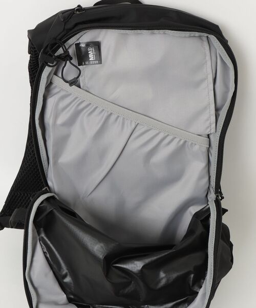 MM6 Maison Margiela（ｴﾑｴﾑｼｯｸｽ ﾒｿﾞﾝ ﾏﾙｼﾞｪﾗ）の「MM6 MAISON MARGIELA / エムエムシックス メゾンマルジェラ：XT 15 MM6 MAISON MARGIELA：SB6WA0003-P5782[ANN]（バックパック/リュック・レディース・ブラック×ブラック・FREE）」の4枚目の写真