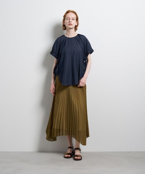 LANVIN en Bleu（ランバンオンブルー）の「シアータンブラーギャザーブラウス（シャツ/ブラウス・レディース・オフホワイト/ブラウン/ネイビー・38）」の5枚目の写真