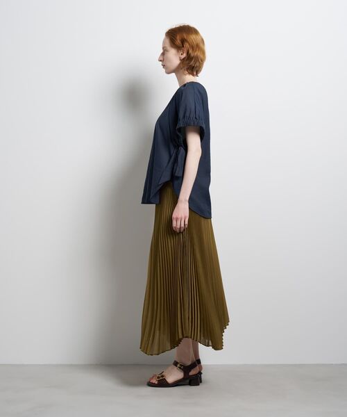 LANVIN en Bleu（ランバンオンブルー）の「シアータンブラーギャザーブラウス（シャツ/ブラウス・レディース・オフホワイト/ブラウン/ネイビー・38）」の6枚目の写真