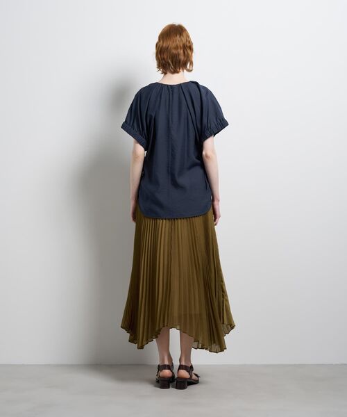 LANVIN en Bleu（ランバンオンブルー）の「シアータンブラーギャザーブラウス（シャツ/ブラウス・レディース・オフホワイト/ブラウン/ネイビー・38）」の7枚目の写真