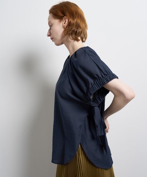 LANVIN en Bleu（ランバンオンブルー）の「シアータンブラーギャザーブラウス（シャツ/ブラウス・レディース・オフホワイト/ブラウン/ネイビー・38）」の9枚目の写真