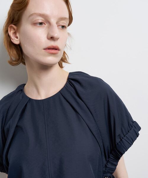 LANVIN en Bleu（ランバンオンブルー）の「シアータンブラーギャザーブラウス（シャツ/ブラウス・レディース・オフホワイト/ブラウン/ネイビー・38）」の12枚目の写真