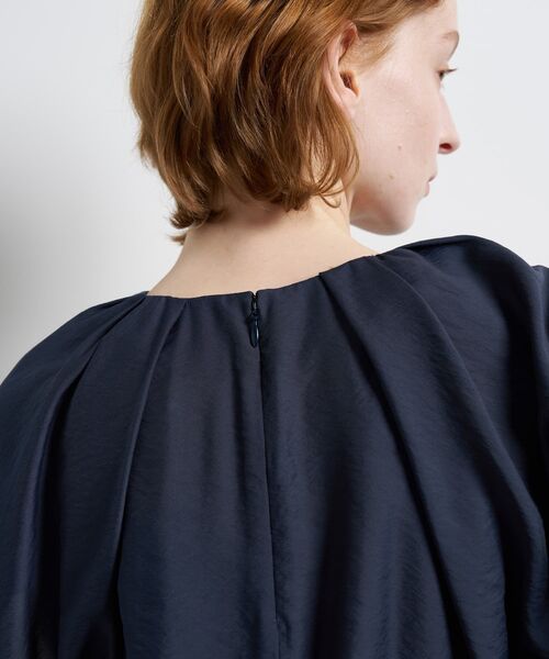 LANVIN en Bleu（ランバンオンブルー）の「シアータンブラーギャザーブラウス（シャツ/ブラウス・レディース・オフホワイト/ブラウン/ネイビー・38）」の13枚目の写真