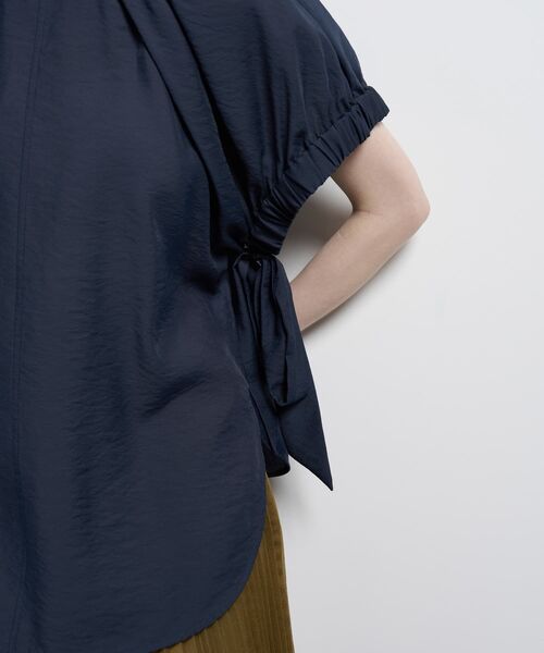 LANVIN en Bleu（ランバンオンブルー）の「シアータンブラーギャザーブラウス（シャツ/ブラウス・レディース・オフホワイト/ブラウン/ネイビー・38）」の14枚目の写真