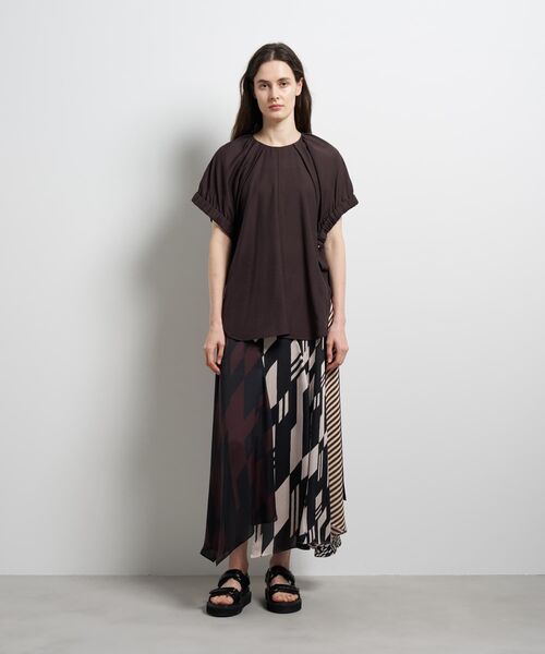 LANVIN en Bleu（ランバンオンブルー）の「シアータンブラーギャザーブラウス（シャツ/ブラウス・レディース・オフホワイト/ブラウン/ネイビー・38）」の15枚目の写真