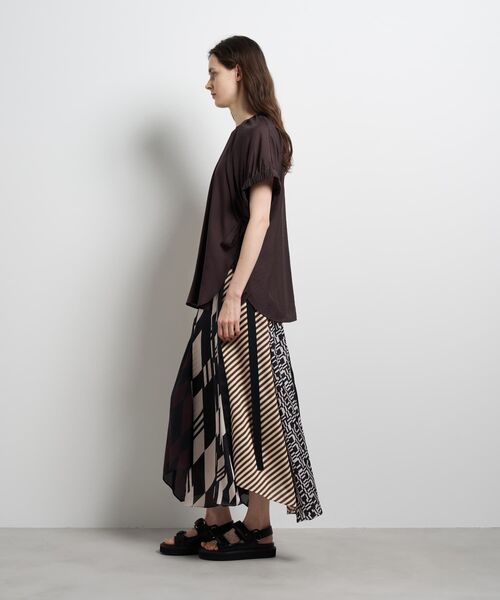 LANVIN en Bleu（ランバンオンブルー）の「シアータンブラーギャザーブラウス（シャツ/ブラウス・レディース・オフホワイト/ブラウン/ネイビー・38）」の16枚目の写真