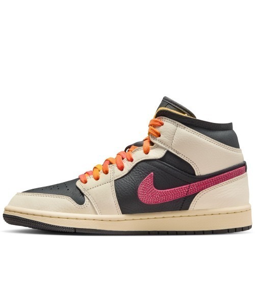 JORDAN BRAND(ジョーダンブランド)の「JORDAN BRAND Air Jordan 1 Mid Se Edge(ジョーダンブランド エアジョーダン 1 ミッド SE エッジ)(スニーカー・レディース・ベージュ系・25.5cm/25cm/24.5cm/24cm/23.5cm/23cm)」の3枚目の写真