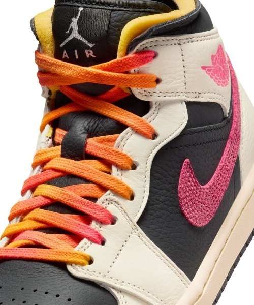 JORDAN BRAND(ジョーダンブランド)の「JORDAN BRAND Air Jordan 1 Mid Se Edge(ジョーダンブランド エアジョーダン 1 ミッド SE エッジ)(スニーカー・レディース・ベージュ系・25.5cm/25cm/24.5cm/24cm/23.5cm/23cm)」の9枚目の写真