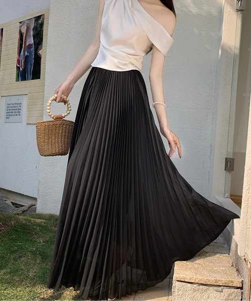 AMAJI（アマジ）の「プリーツロングスカート（スカート・レディース・パープル/ブルー/ベージュ/ブラック/ホワイト・LARGE/MEDIUM/SMALL）」の2枚目の写真