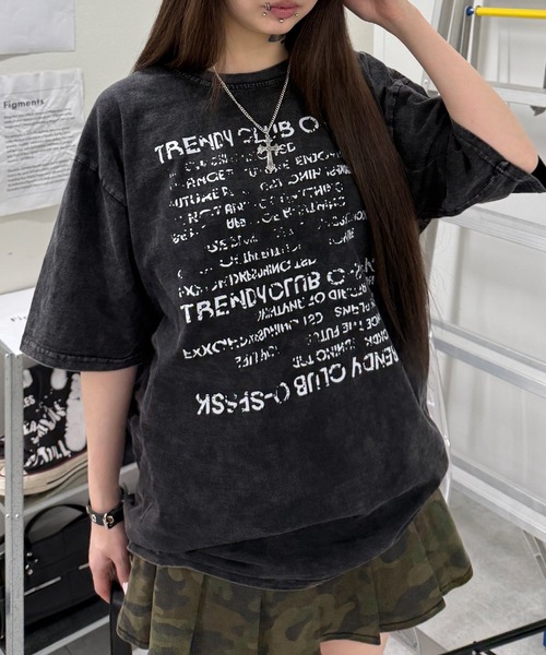 Figments(フィグメンツ)の「ゴシックロゴピグメントビッグT(Tシャツ/カットソー・レディース・その他2/その他1・FREE)」の2枚目の写真
