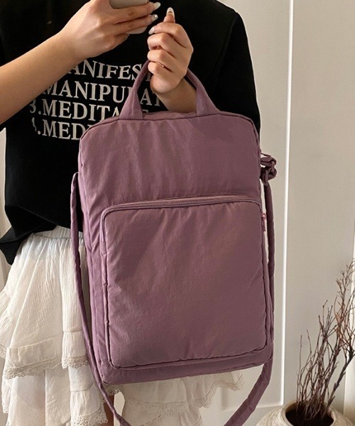 Fun & Daily(ファンアンドデイリー)の「F&D : カラーパデットショルダーバッグ(タブレットバッグ)14inch(PC・タブレットケース・レディース・ベージュ/パープル/ブラック・FREE)」の16枚目の写真