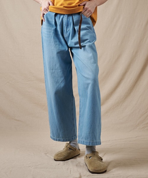 Eddie Bauer(エディーバウアー)の「フロントタック ワイドデニムパンツ(デニムパンツ・レディース・ライトブルー/ブルー/インディゴブルー・M/L/XL/S)」の1枚目の写真