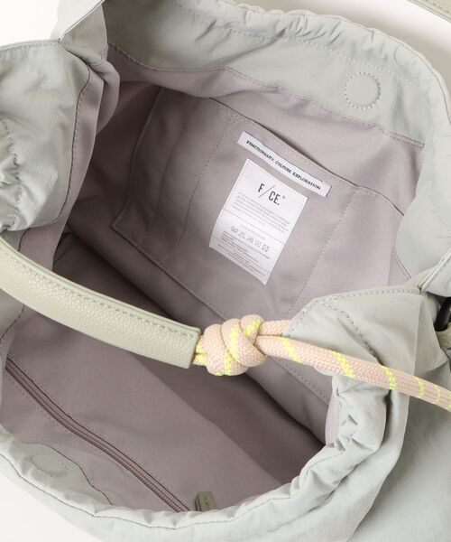 go slow caravan（ゴースローキャラバン）の「F/CE./エフシーイー　PAPER NYLON SHOULDER TOTE 15L（ショルダーバッグ・メンズ・ミント・FREE）」の15枚目の写真