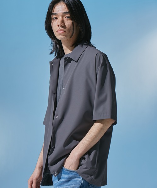 URBAN RESEARCH DOORS（アーバンリサーチドアーズ）の「『UR TECH』サマシェア ショートスリーブシャツカーディガン（カーディガン/ボレロ・メンズ・ブラック/グリーン/チャコールグレー/グレー・X-LARGE/LARGE/MEDIUM）」の3枚目の写真