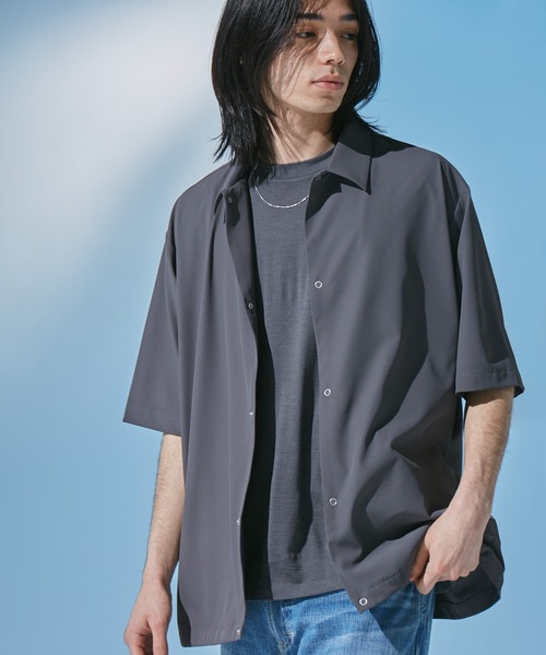 URBAN RESEARCH DOORS（アーバンリサーチドアーズ）の「『UR TECH』サマシェア ショートスリーブシャツカーディガン（カーディガン/ボレロ・メンズ・ブラック/グリーン/チャコールグレー/グレー・X-LARGE/LARGE/MEDIUM）」の6枚目の写真