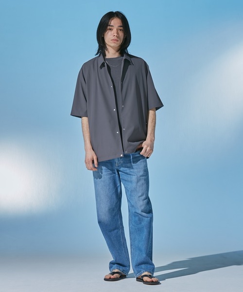 URBAN RESEARCH DOORS（アーバンリサーチドアーズ）の「『UR TECH』サマシェア ショートスリーブシャツカーディガン（カーディガン/ボレロ・メンズ・ブラック/グリーン/チャコールグレー/グレー・X-LARGE/LARGE/MEDIUM）」の11枚目の写真