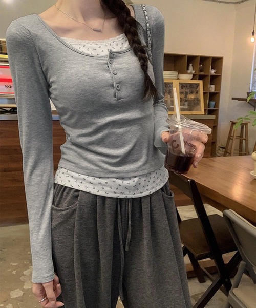 leune(ルネ)の「カップ付きレイヤード風ヘンリーリブトップス(Tシャツ/カットソー・レディース・ベージュ/オフホワイト/グレー・FREE)」の4枚目の写真