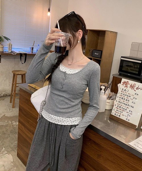 leune(ルネ)の「カップ付きレイヤード風ヘンリーリブトップス(Tシャツ/カットソー・レディース・ベージュ/オフホワイト/グレー・FREE)」の7枚目の写真