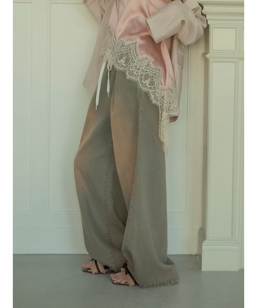 LILY BROWN(リリーブラウン)の「ワイドレッグリラックスデニムパンツ(デニムパンツ・レディース・ベージュ/ブルー/スカイブルー・0/1)」の2枚目の写真