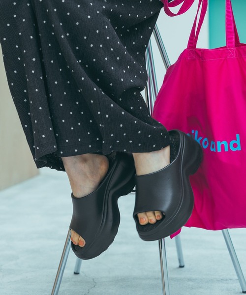 niko and...(ニコアンド)の「ニコモコサンダル(サンダル・レディース・アイボリー/ブラック/レオパード・LARGE/MEDIUM)」の2枚目の写真