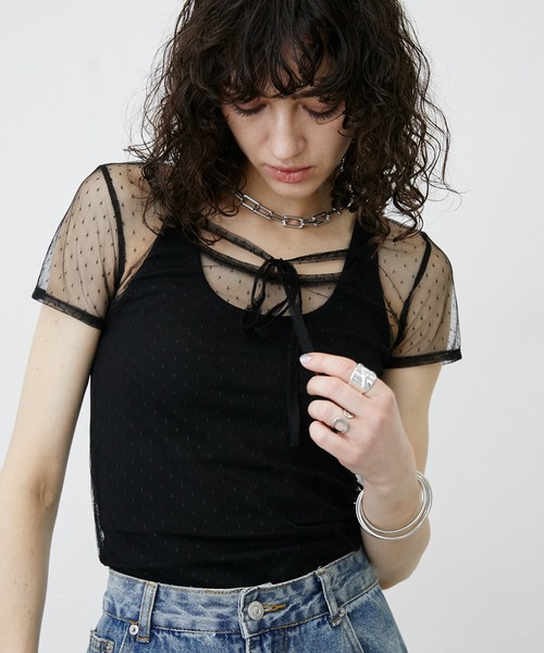uyu.(ウユ)の「Dot Pattern Front Hole Sheer Top/ドット柄フロントホールシアートップス(Tシャツ/カットソー・レディース・ホワイト/ブラック・FREE)」の2枚目の写真