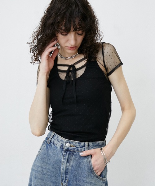 uyu.(ウユ)の「Dot Pattern Front Hole Sheer Top/ドット柄フロントホールシアートップス(Tシャツ/カットソー・レディース・ホワイト/ブラック・FREE)」の3枚目の写真