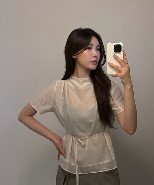DEHEVE（デヘヴェ）の「Drape Strap Blouse [Cream]（シャツ/ブラウス・レディース・Cream・OS）」の2枚目の写真