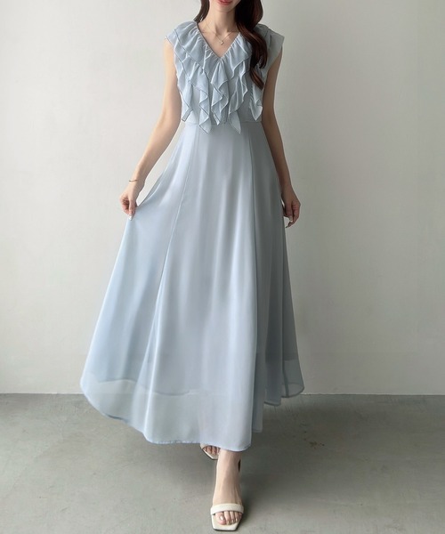 Meiru(メイル)の「フリルノースリーブフレアワンピース(ワンピース・レディース・グレイッシュベージュ/ブルー・LARGE/SMALL/MEDIUM)」の2枚目の写真