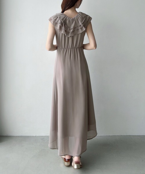 Meiru(メイル)の「フリルノースリーブフレアワンピース(ワンピース・レディース・グレイッシュベージュ/ブルー・LARGE/SMALL/MEDIUM)」の6枚目の写真