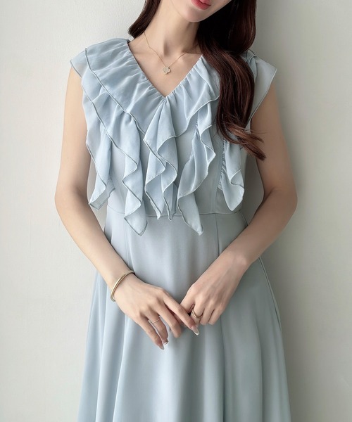 Meiru(メイル)の「フリルノースリーブフレアワンピース(ワンピース・レディース・グレイッシュベージュ/ブルー・LARGE/SMALL/MEDIUM)」の8枚目の写真
