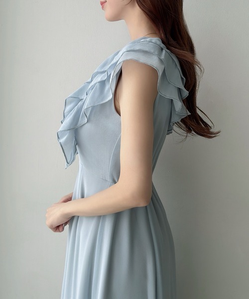 Meiru(メイル)の「フリルノースリーブフレアワンピース(ワンピース・レディース・グレイッシュベージュ/ブルー・LARGE/SMALL/MEDIUM)」の11枚目の写真
