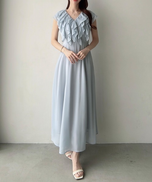 Meiru(メイル)の「フリルノースリーブフレアワンピース(ワンピース・レディース・グレイッシュベージュ/ブルー・LARGE/SMALL/MEDIUM)」の13枚目の写真