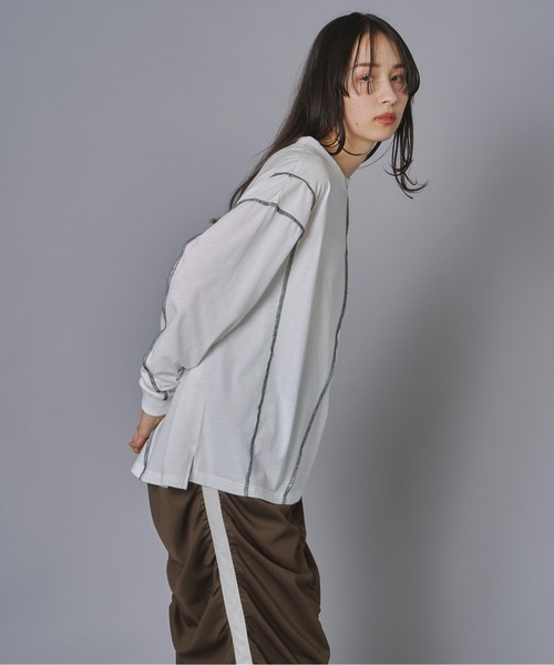 terrace(テラス)の「配色ステッチロングスリーブTシャツ(Tシャツ/カットソー・レディース・ブラウン/オフホワイト/チャコール/ブラック・FREE)」の19枚目の写真