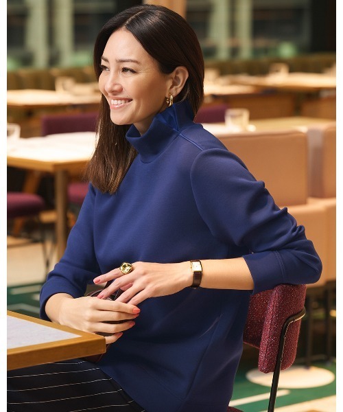 DoCLASSE( ドゥクラッセ)の「シルキーダンボール・異素材ハイネック(Tシャツ/カットソー・レディース・ブルー/トップグレー/ライトベージュ/グレー/ダークネイビー・LL/3L/L/M/S/XL/XXL)」の4枚目の写真