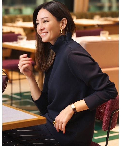 DoCLASSE( ドゥクラッセ)の「シルキーダンボール・異素材ハイネック(Tシャツ/カットソー・レディース・ブルー/トップグレー/ライトベージュ/グレー/ダークネイビー・LL/3L/L/M/S/XL/XXL)」の5枚目の写真