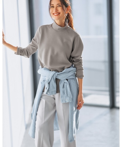 DoCLASSE( ドゥクラッセ)の「シルキーダンボール・異素材ハイネック(Tシャツ/カットソー・レディース・ブルー/トップグレー/ライトベージュ/グレー/ダークネイビー・LL/3L/L/M/S/XL/XXL)」の6枚目の写真