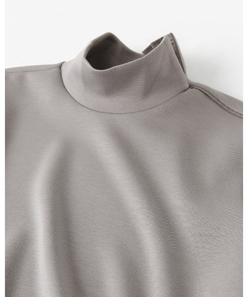 DoCLASSE( ドゥクラッセ)の「シルキーダンボール・異素材ハイネック(Tシャツ/カットソー・レディース・ブルー/トップグレー/ライトベージュ/グレー/ダークネイビー・LL/3L/L/M/S/XL/XXL)」の9枚目の写真