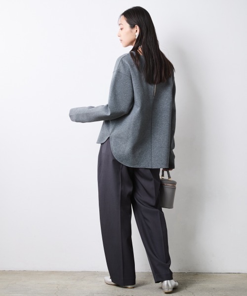 CHIC STYLE(シックスタイル)の「バックジップクルーネックカットソー<大きいサイズ有>シックスタイル(Tシャツ/カットソー・レディース・ブラック/グレー・5L/4L/3L/LL/L/M)」の3枚目の写真