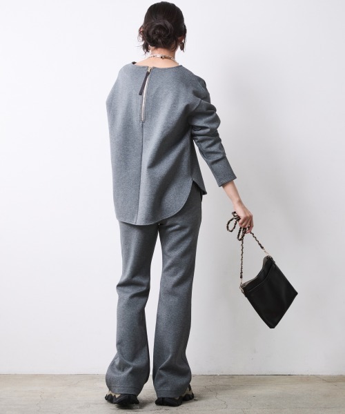 CHIC STYLE(シックスタイル)の「バックジップクルーネックカットソー<大きいサイズ有>シックスタイル(Tシャツ/カットソー・レディース・ブラック/グレー・5L/4L/3L/LL/L/M)」の16枚目の写真