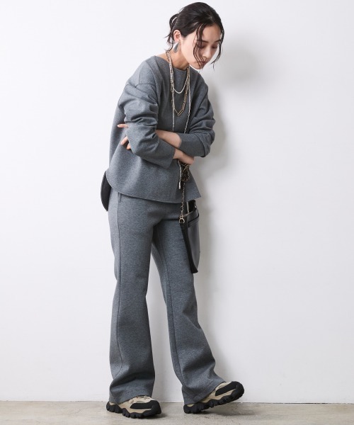 CHIC STYLE(シックスタイル)の「バックジップクルーネックカットソー<大きいサイズ有>シックスタイル(Tシャツ/カットソー・レディース・ブラック/グレー・5L/4L/3L/LL/L/M)」の17枚目の写真