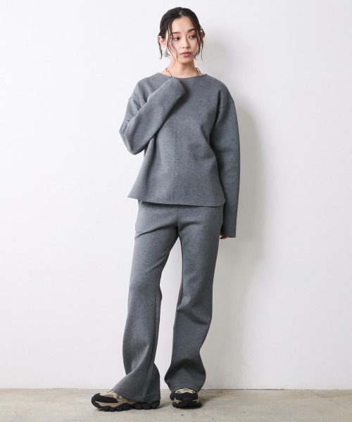 CHIC STYLE(シックスタイル)の「バックジップクルーネックカットソー<大きいサイズ有>シックスタイル(Tシャツ/カットソー・レディース・ブラック/グレー・5L/4L/3L/LL/L/M)」の22枚目の写真