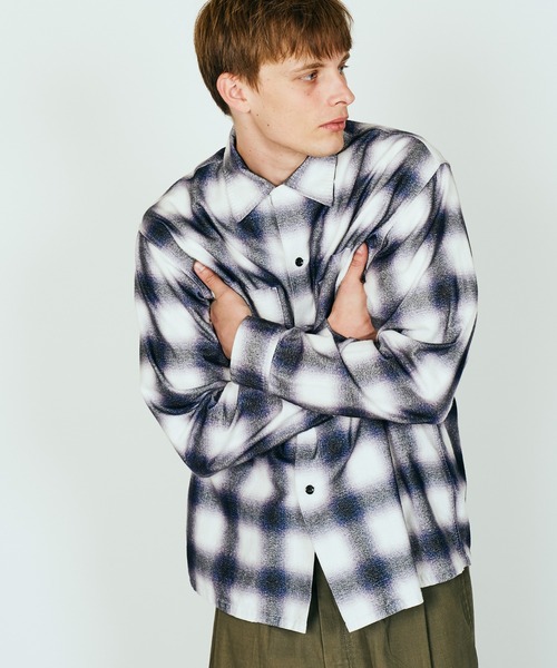 TOWNCRAFT(タウンクラフト)の「TOWNCRAFT / タウンクラフト PRINTED COTTON NEL OMBRE CHECK SHIRT プリンテッド コットンネル オンブレチェック シャツ(シャツ/ブラウス・メンズ・ホワイト/グレー/パープル・MEDIUM/LARGE/X-LARGE)」の2枚目の写真