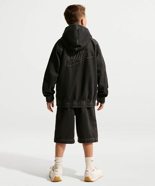 NIKE(ナイキ)の「ナイキ スポーツウェア コレクション ジュニア デニム ショートパンツ / Nike Sportswear Collection Big Kids' Denim Shorts IM4629-010 Black(デニムパンツ・キッズ・ブラック・160/150/140/130)」の6枚目の写真