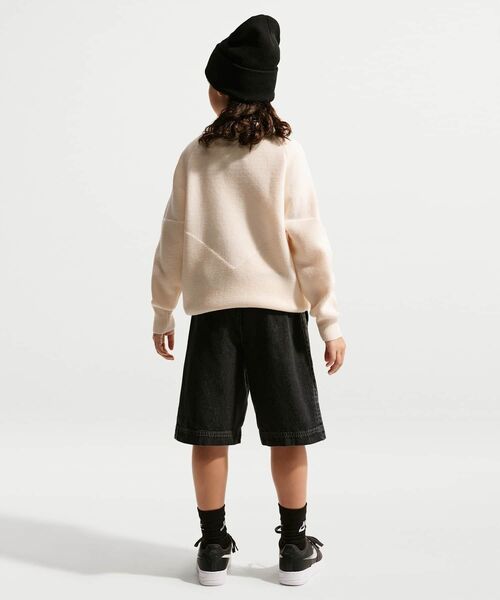 NIKE(ナイキ)の「ナイキ スポーツウェア コレクション ジュニア デニム ショートパンツ / Nike Sportswear Collection Big Kids' Denim Shorts IM4629-010 Black(デニムパンツ・キッズ・ブラック・160/150/140/130)」の7枚目の写真