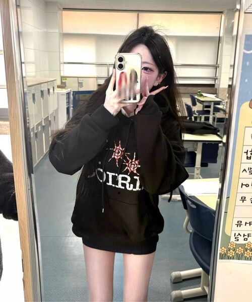 COIRIS(コイリス)の「スルー ヴィンテージチェックロゴ フードパーカー 男女共用 (2カラー)(パーカー・レディース・グレー/ブラック・FREE)」の16枚目の写真
