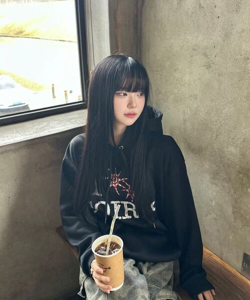 COIRIS(コイリス)の「スルー ヴィンテージチェックロゴ フードパーカー 男女共用 (2カラー)(パーカー・レディース・グレー/ブラック・FREE)」の20枚目の写真