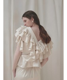 AMOMMA（アモマ）の「SATIN RAFFLE FRILL TOPS（シャツ/ブラウス）」
